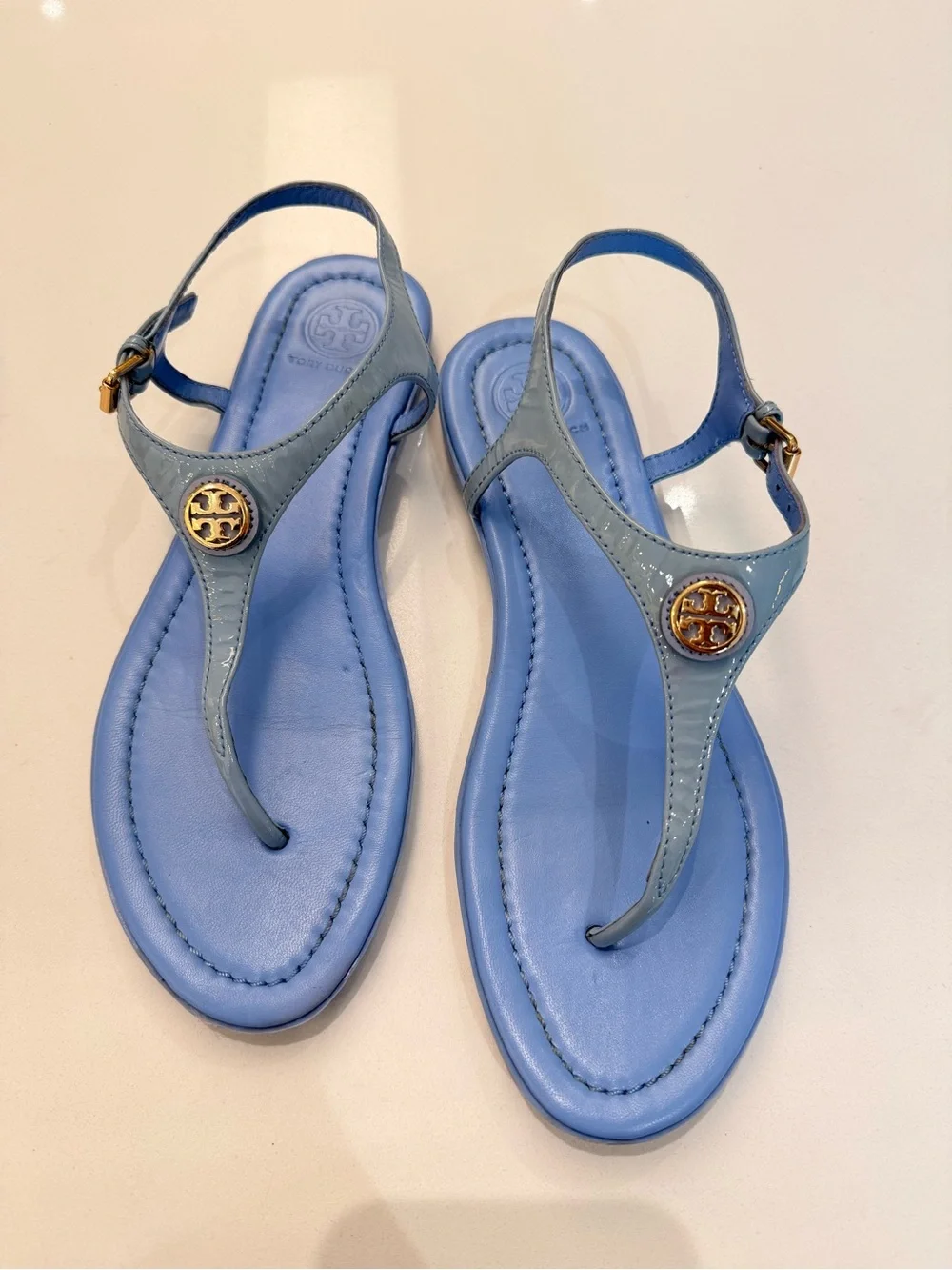 Tory Burch RARE Patent Leather Thong Sandals Blue Gold Logo Flat Sandals 7.5M‎